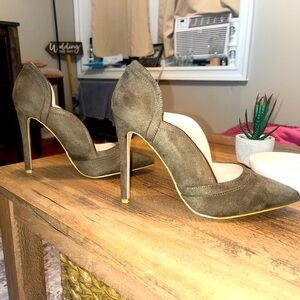 Olive green high heels !